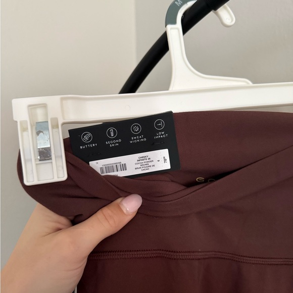 Aritzia BUTTER cheeky infinite 26” leggings - Picture 2 of 7